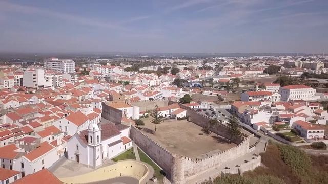 Visiting a Crack Den in Sunny Sines - Portugal Travel Vlog смотреть онлайн