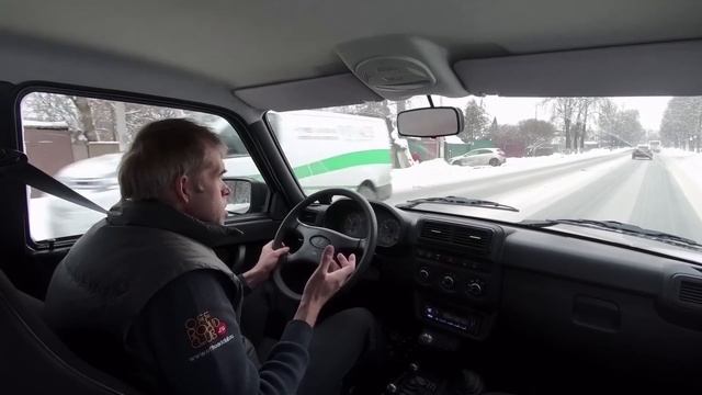 Тест-схватка: Нива против Suzuki Jimny. Изучаем со всех сторон, едем на диагональ и в снежную целин