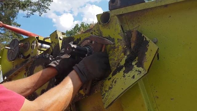 Replacing Bearings On Claas Rollant 46