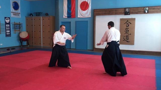Айкидо. Айки-отоши. Бросок выхватыванием ног противника. смотреть онлайн