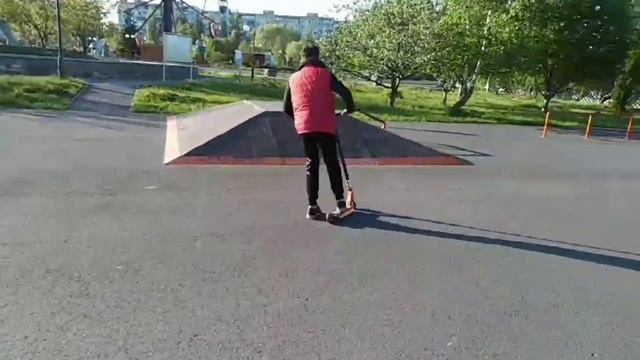 Друг снапнул руль?Катаемся в парке! смотреть онлайн