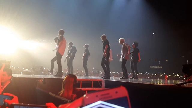 04082019 Stray Kids in Moscow Voices from back смотреть онлайн