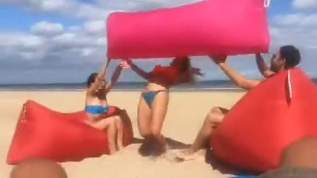 Танец Лимбо с надувным шезлонгом (ламзак) на пляже смотреть онлайн