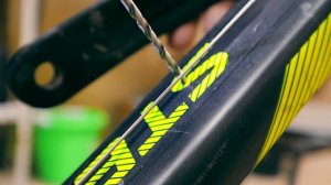 Устанавливаем  бонки под флягодержатель