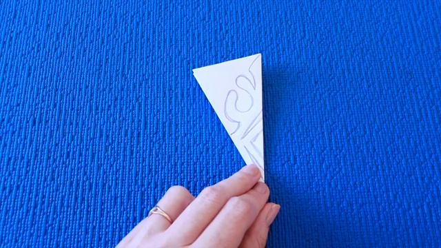 Как просто и красиво вырезать снежинку из бумаги. Простая снежинка. #Snowflakes #Снежинки смотреть онлайн