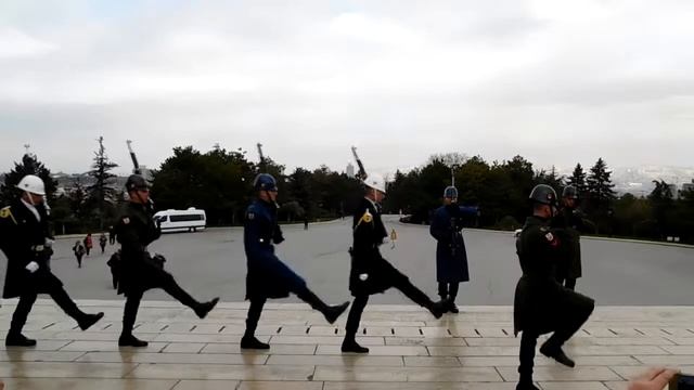Мавзолей Ататюрка в Анкаре - развод почетного караула смотреть онлайн