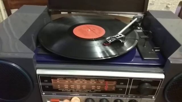 Радиола из СССР - Вега 300, 1988 года. смотреть онлайн