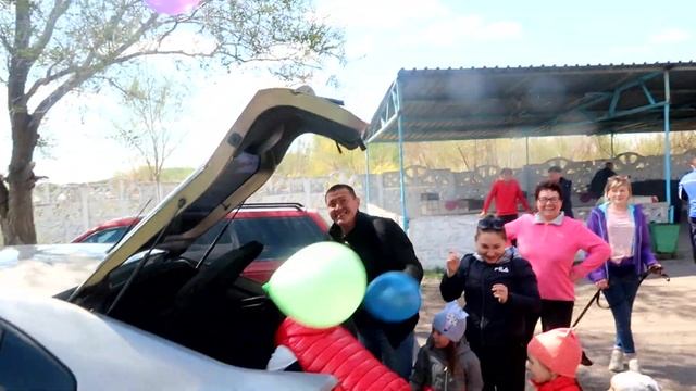 Айлина празднует свой день рождения с куклой LOL смотреть онлайн