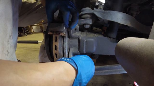 How to replace 99 Mitsubishi 3000GT Rear Brakes смотреть онлайн