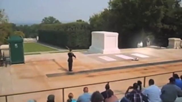 Tomb Guard 'Breaking Off' Visitor смотреть онлайн