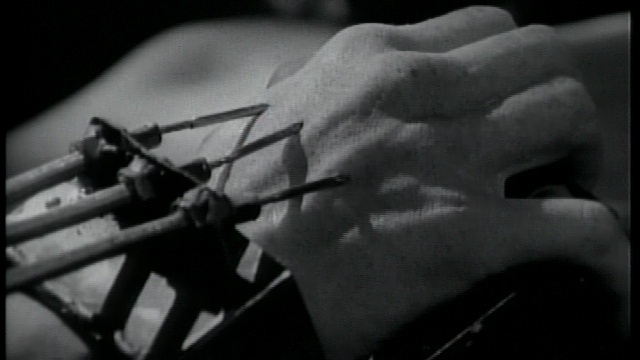 Nine Inch Nails - 1993 - Happiness In Slavery (Broken Movie) смотреть онлайн