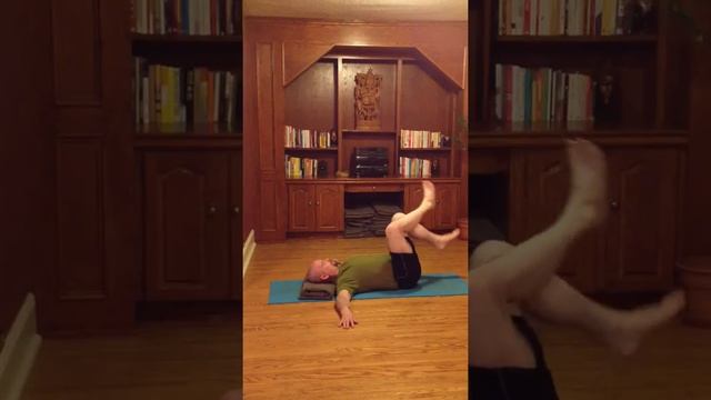 De-Stress Yoga #55 - Hip Tamer - Beginners смотреть онлайн
