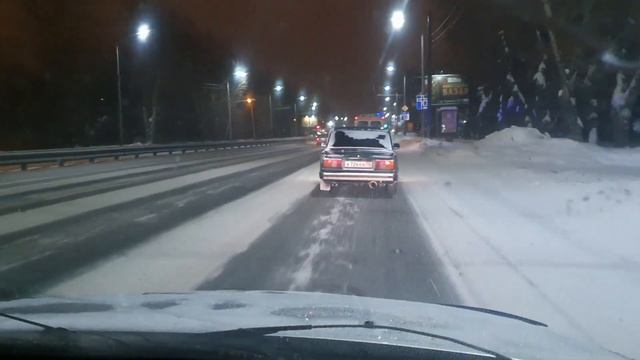 Зимний дрифт на сток жиге по городу смотреть онлайн