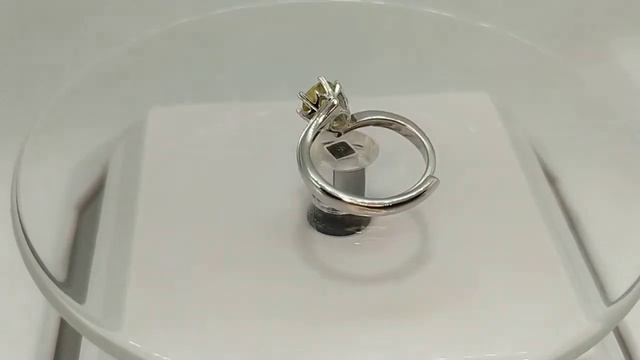 Кольцо с натуральным желто-зеленым гроссуляр гранатом Мали 1.14 ct Размер свободный Серебро 925 смотреть онлайн