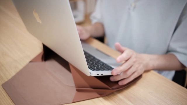【スタンドにもなるPCケース】MOFT の多機能キャリーケースが便利。特にMacBookユーザーにオススメ。 смотреть онлайн
