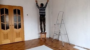 Ремонт/Подготовка стен/Как поклеить светлые обои на бетонные стены.