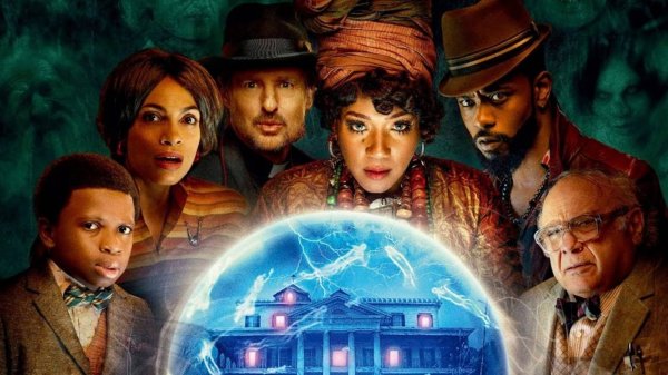 Особняк с привидениями (фильм, 2023)