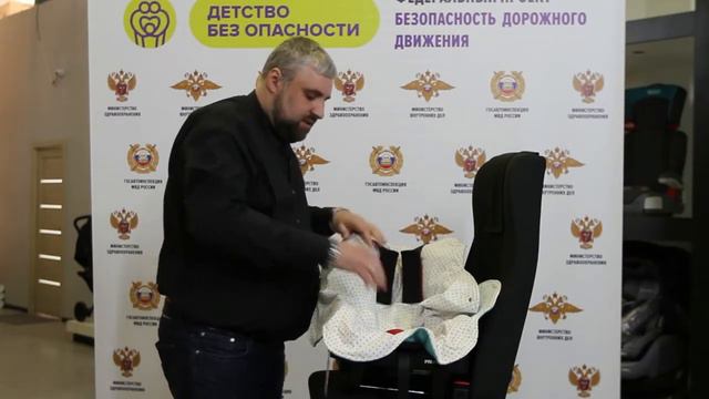 Как перевозить ребенка в автомобиле  Укладываем малыша в автокресло