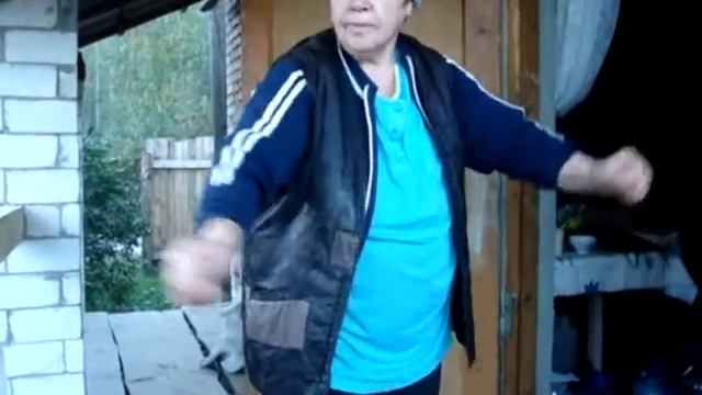 Отжиг бабули на даче и Крабика!!! смотреть онлайн