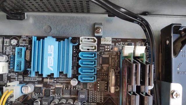 Подключение накопителей (SSD + HDD)