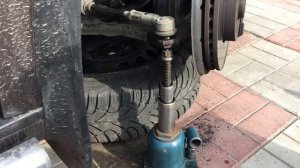 Как снять рулевой наконечник на VW CADDY 1.6TDI (How to remove the steering tip on vw caddy 1.6TDI