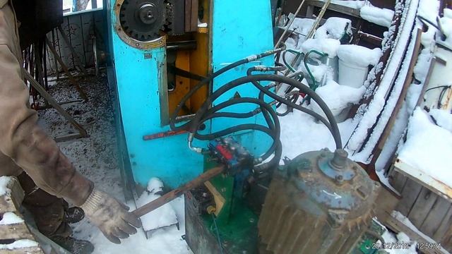 Работа листогиба ИВ 2144 с самодельной маслостанцией. смотреть онлайн