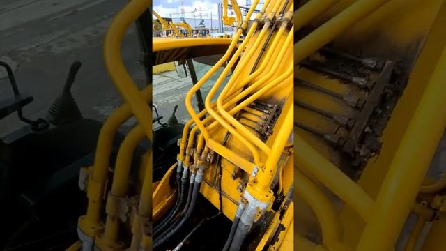 Гусеничный экскаватор Komatsu PC300-8M0 наработка 10631ч