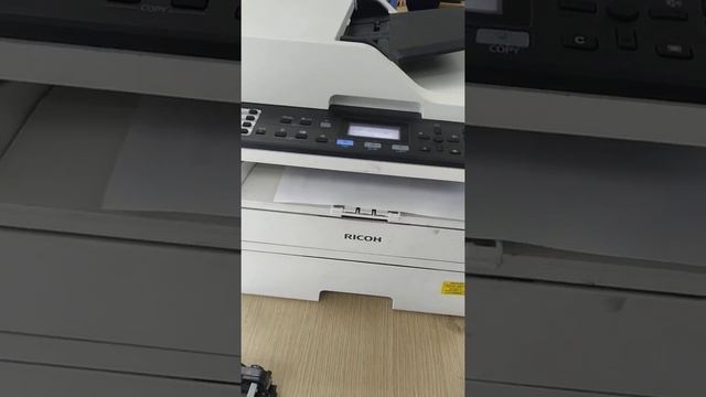 Cách reset drum máy in ricoh sp 230sfnw khi máy báo replace drum смотреть онлайн