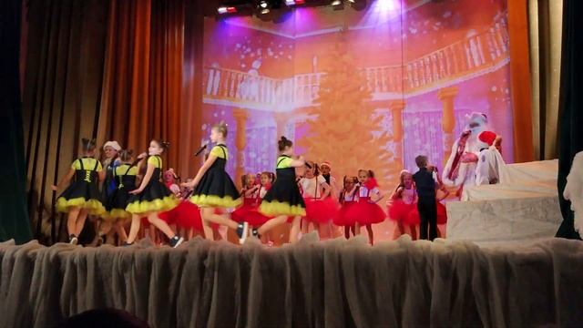 Веселые подружки. Новый год 2019. смотреть онлайн