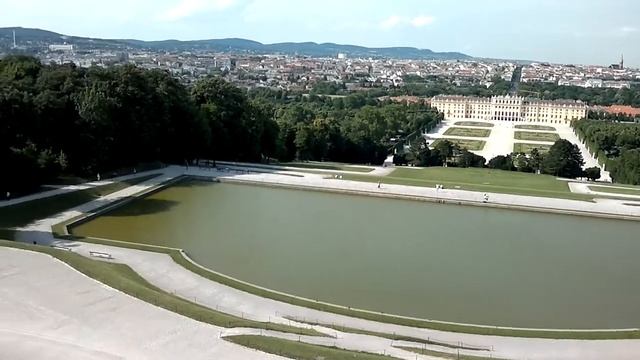 Schönbrunn Palace and Gloriette смотреть онлайн