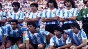 МАРАДОНА - НЕ ЛЕГЕНДА АРГЕНТИНЫ, А ПРОСТО ФРИК? МАРАДОНА ИМЕЕТ ПРАВО УНИЖАТЬ МЕССИ, ВЕДЬ ОН ЛУЧШЕ?