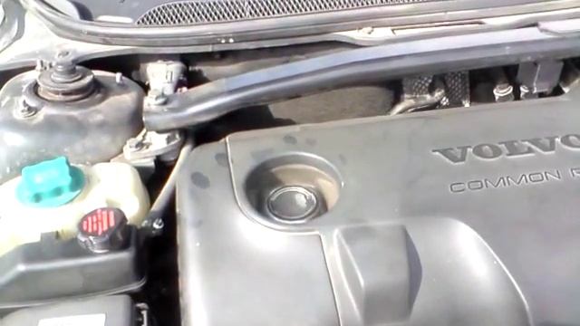 Volvo XC70 D5-smoke from oil filler cap смотреть онлайн