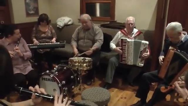 Paddy Finn's Bar, Mick Foster, Frank Kelly. смотреть онлайн