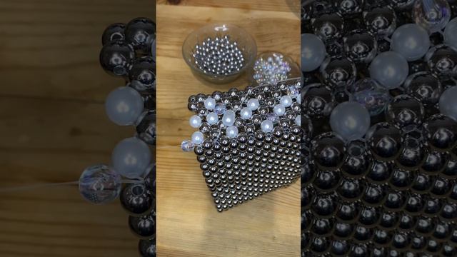 Как крепить кольца к сумке из бусин смотреть онлайн