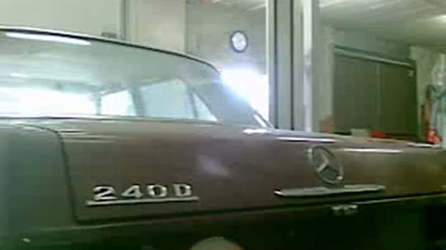 Mercedes /8 Hydraulic Tailgate - Lowrider W115 Hydraulics Bagged Custom смотреть онлайн