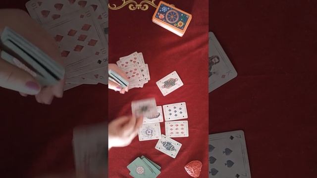 Бубновый Король и Червовая Дама любит ли он её,что будет в будущем ? смотреть онлайн