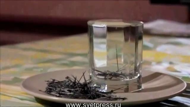 Иголки в стакане воды