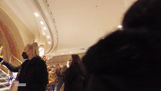 Amazing Galeries Lafayette, Paris (A walking Tour) смотреть онлайн