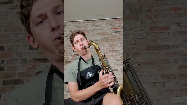 John Leadbetter play test of custom made unlacquered tenor saxophone in sax shop NYC. JL Woodwinds. смотреть онлайн