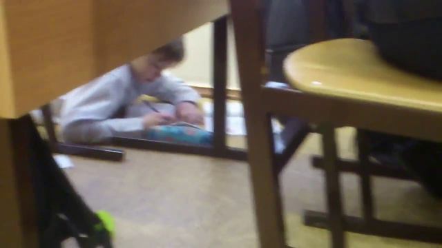 Арсений Курдов списывает ДЗ!