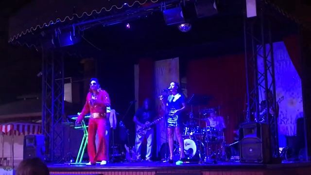 ELVIS Impersonator SUSPICIOUSE MINDS смотреть онлайн