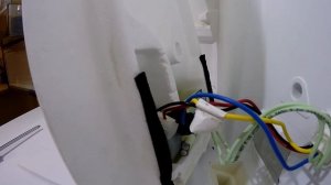 Ремонт холодильника Bosch kgn 39 vl, треск холодильника. Замена заслонки.