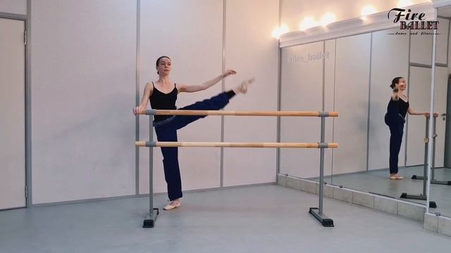 Упражнения на растяжку ног у станка - классическая хореография смотреть онлайн