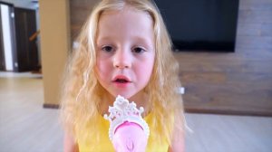 Настя ужасно поёт и мешает Папе  -  Nastya and Papa Pretend Play with Musical Instruments