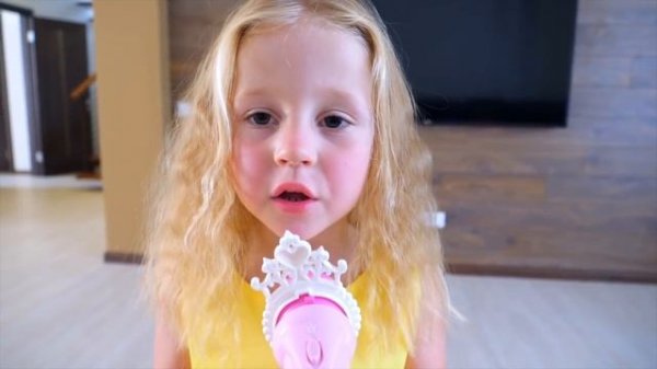 Настя ужасно поёт и мешает Папе - Nastya and Papa Pretend Play with Musical Instruments