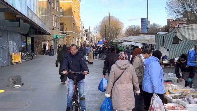?? EAST LONDON WALKING TOUR, WHITECHAPEL MARKET, EXPLORING LONDON'S DIVERSE CULTURE, LONDON WALK смотреть онлайн