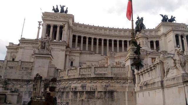 Шикарная площадь Венеции в Риме. Piazza Venezia Roma смотреть онлайн