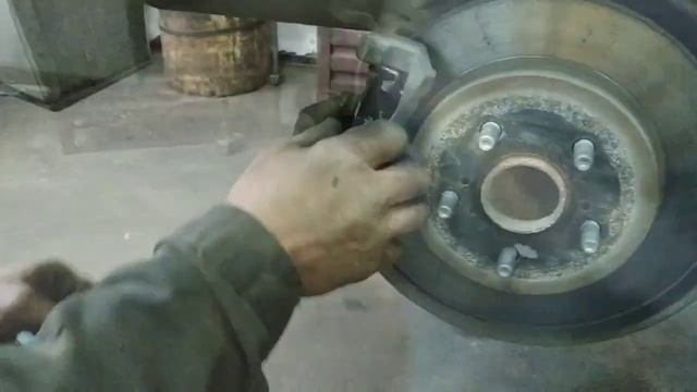 TOYOTA PRIUS. Замена задних тормозных колодок ✅