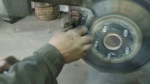 TOYOTA PRIUS. Замена задних тормозных колодок ✅