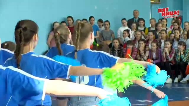 Девушки с помпонами смотреть онлайн